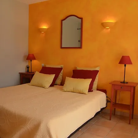 Des Cammaous Bed & Breakfast Vacquières